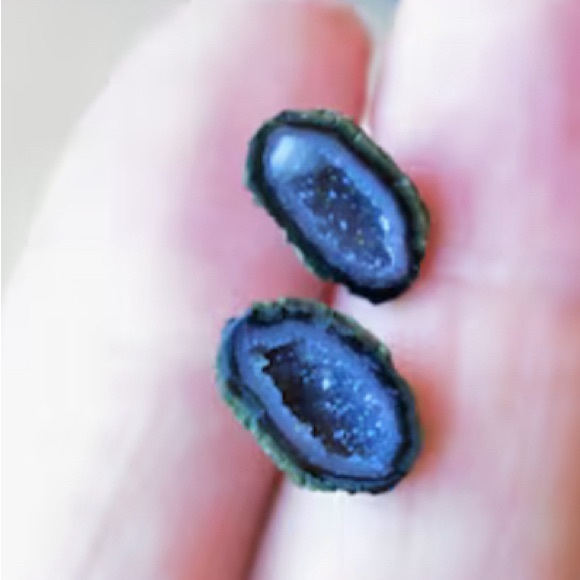 Jewelry - 🔮🪺🏔️Gorgeous Amethyst Crystal Earring